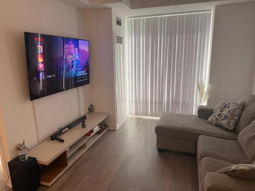 Vaughan Apartment | Uniqueplace
