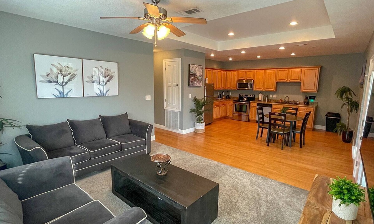Kreole Apartment | Unwind After Work · 3BR 2BA · King Beds · W/D
