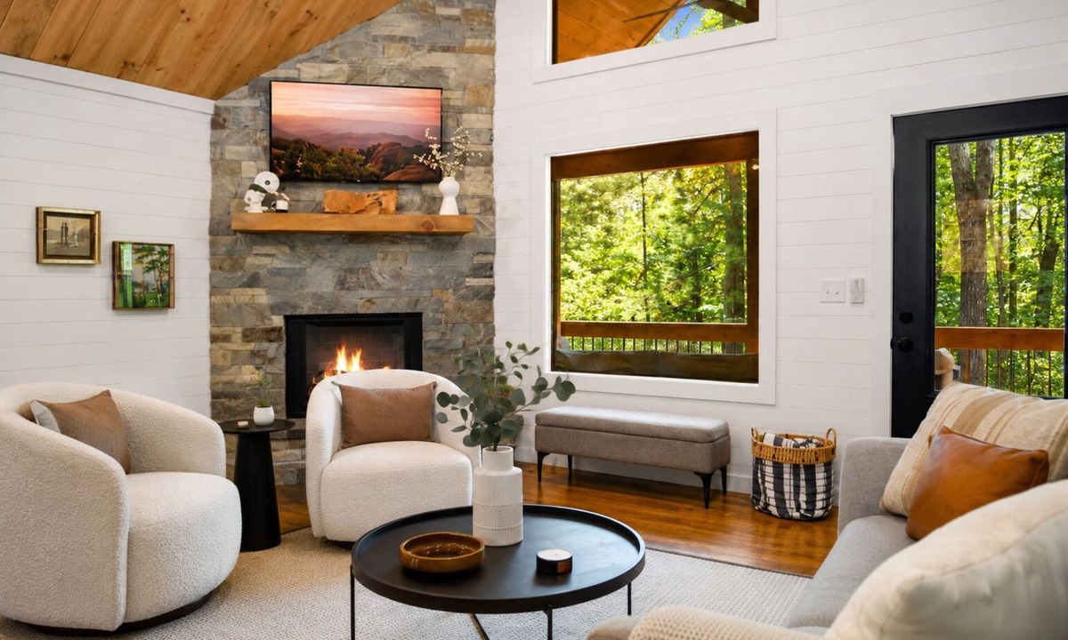 Cherry Log Cabin | Unwind This Summer - Modern Luxury Cabin - Kings Beds - Hot tub