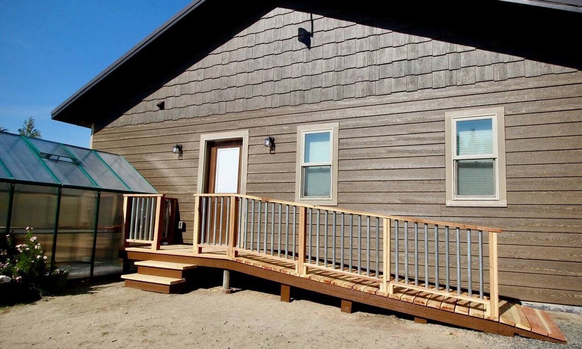 Whitehall Cabin | Upper Level Ranch Accommodation for Glamping in Montana