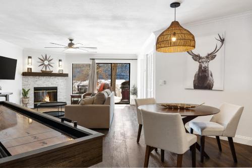 Table Rock House | Upscale Step-Free Branson Getaway: Resort Perks!