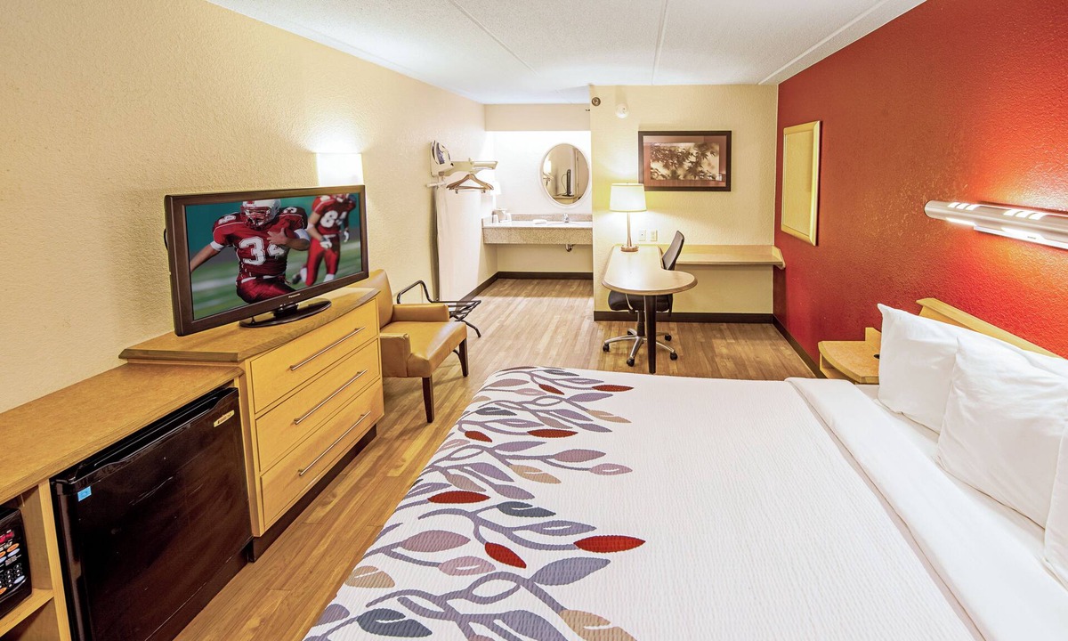 Milford Hotel | Comfortable Stay Perfect for Travelers with Kids and Pets