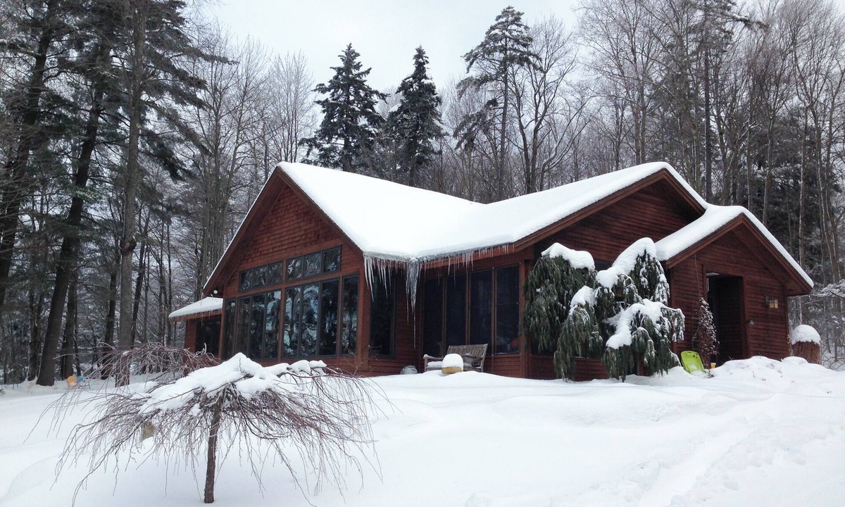 Hyde Park House | Vermont Paradise With Hot-tub- Dog Friendly