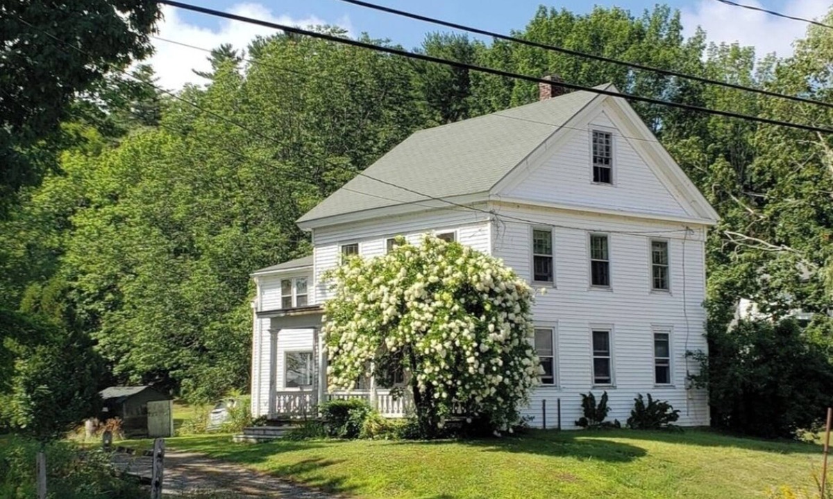 Mac Mahan House | Views! Lake front 3-bedroom house with WiFi in charming Bath