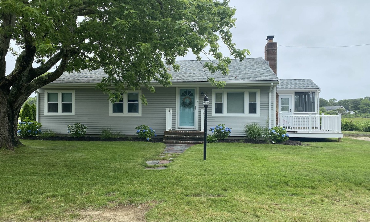 West Dennis House | Waterfront! Beautiful River views! Kayaks, deck, porch, fire pit!