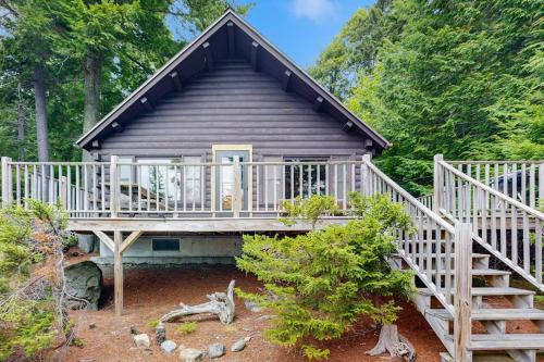 Greenville House | Waterfront cabin with amazing views from the deck & lake access