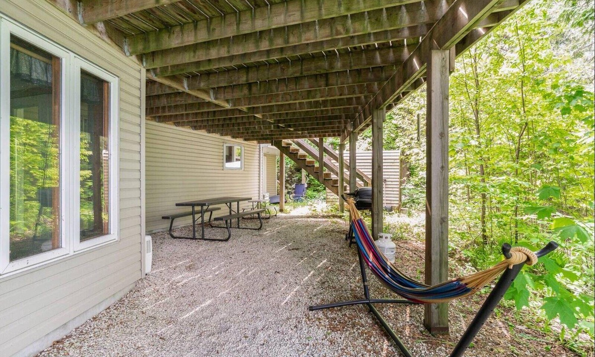 Glen Huron House | Waterfront Cottage - Lower Unit - 2 Bedroom - Private Beach