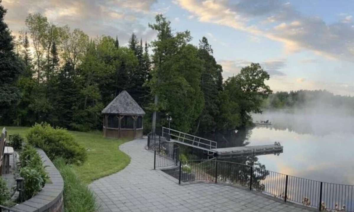 McKellar Cottage | Waterfront, Gorgeous Dream Cottage