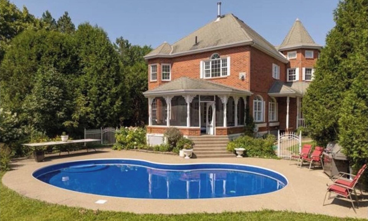 Hudson House | Waterfront Heated pool Private acre yard BBQ Wood Fireplace