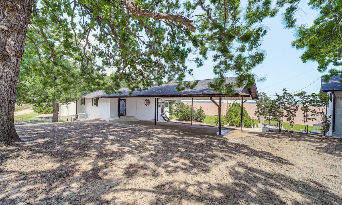 Hoyt House | Waterfront Lake Eufaula Home: Dock & Beach Access!