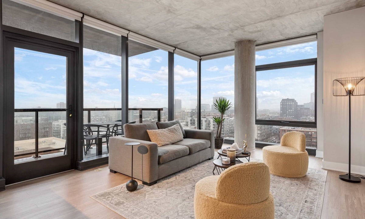 West Loop Apartment | West Loop 2BR, Walk to Top Restaurants, Sleeps 5