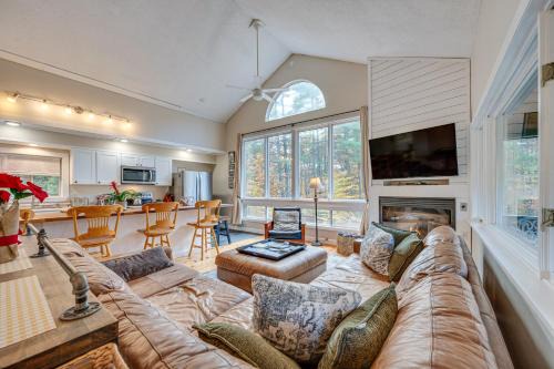 North Conway House | White Mountains Home w/Hot Tub - Walk to Town!