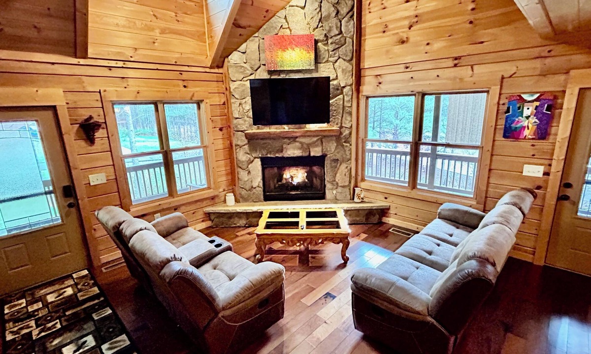 Ocoee Cabin | White water cabin is cozy, quiet and peaceful environment that is relaxing.