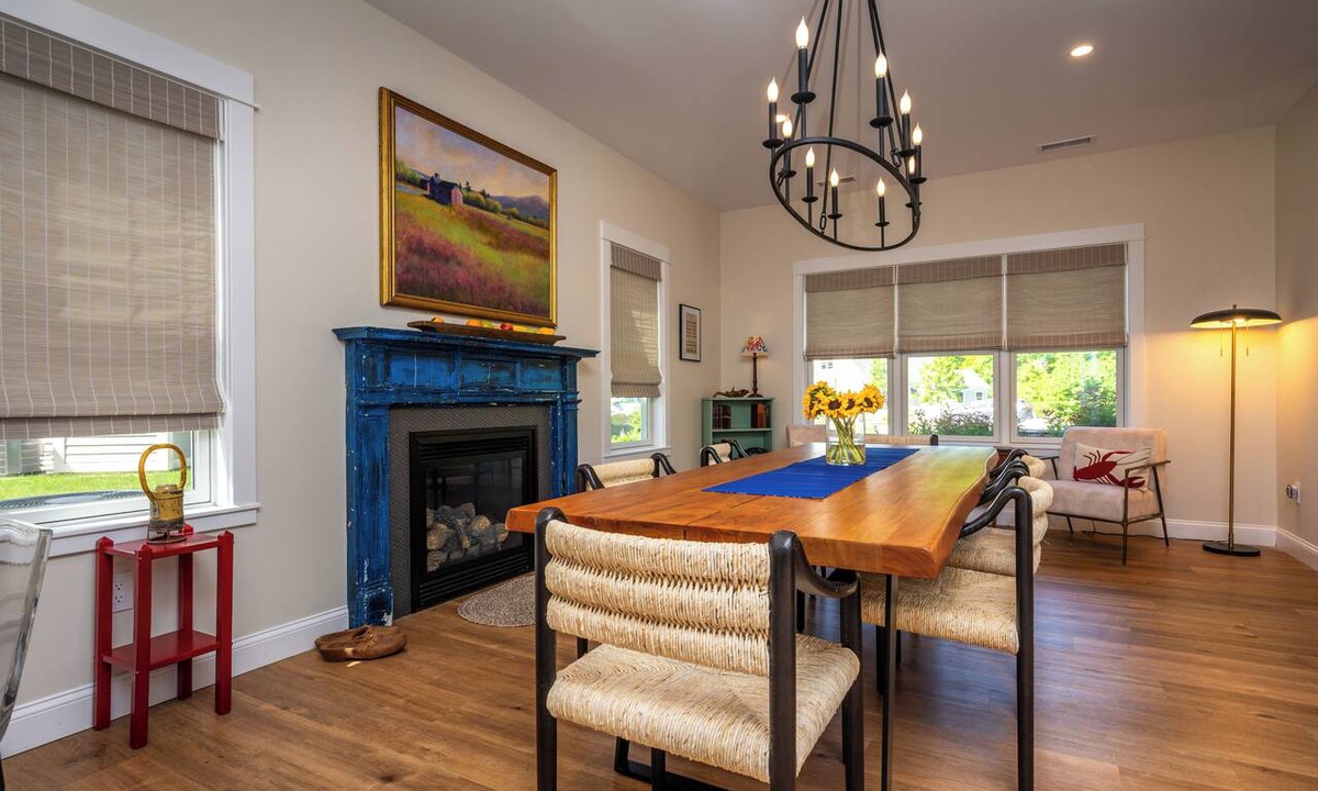 Arundel Cottage | Windswept cottage, heated pools, 15 Mins to beaches, Hiking Trails, & game room