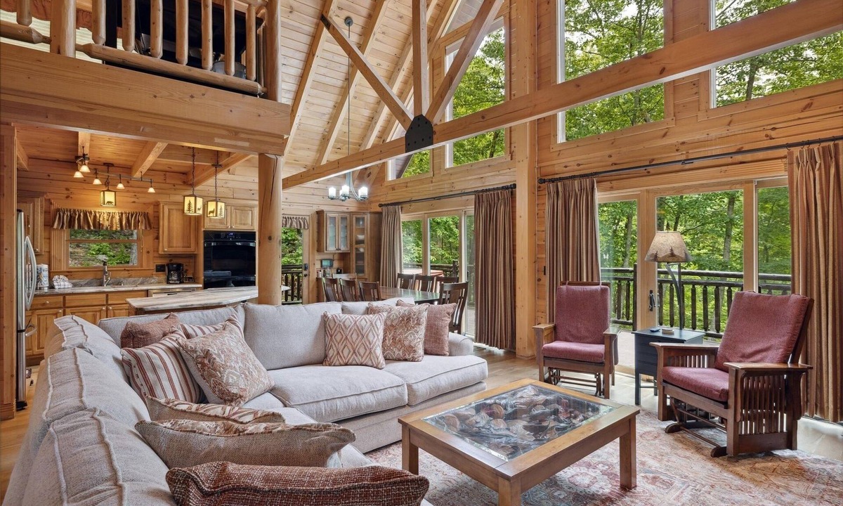 Gatlinburg - Pigeon Forge Cabin | Wolf Den 4 Bedroom Cabin by RedAwning