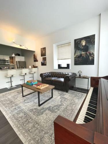 Downtown Apartment | Yale Modern Downtown Chateau