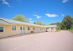 (6) Private Double Suite at Green Acres Summerside