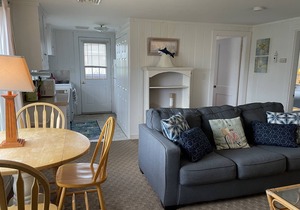 Great Cottage at Craigville Beach! "Knoll side"