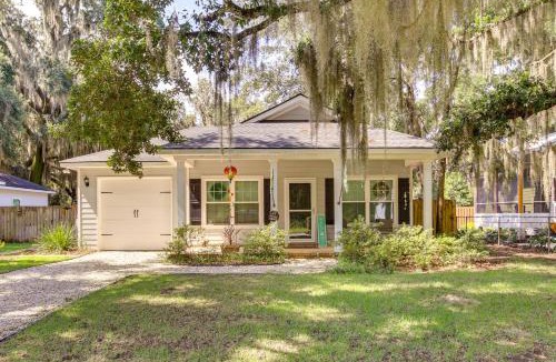 Darien House | 1 Mi to Riverfront: Darien Family Home