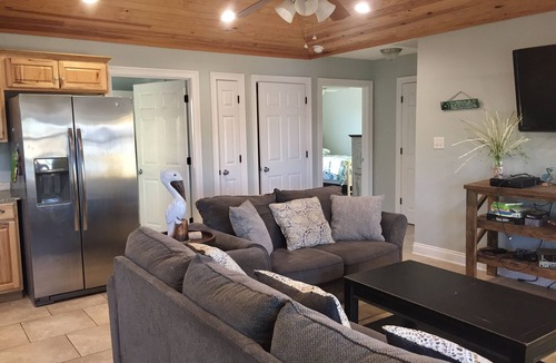 Hackberry House | 10% Discount- Hackberry Hideaway I Waterfront On Lake Calcasieu