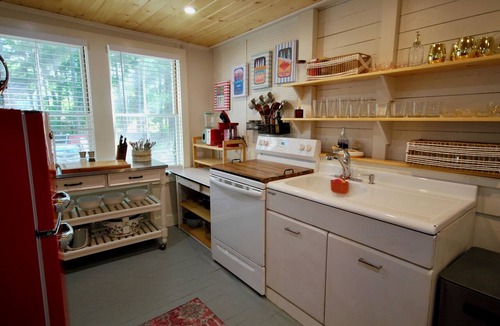 Edgecomb House | 1920s Riverfront Cottage – Historic Maine Charm