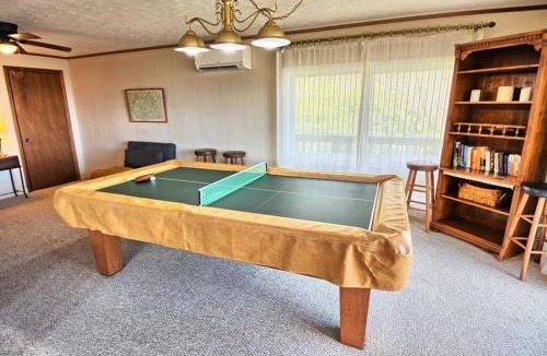 Seven Devils Ski Chalet | 1MMView-2Kings-HotTub-PoolTable-Arcade-Waterfall
