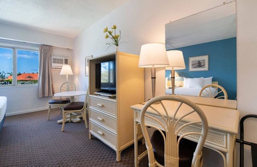Kahului House | 2 Accommodations Perfect for Families! Enjoy a Pool Near Kanaha Beach Park!