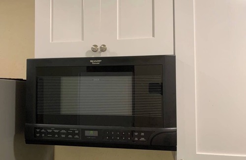 Louetta Condo | 2 Bed Hideaway | Private Entry Garage Yard