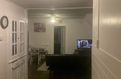 Manchester Apartment | 2 bedroom apt next to highway and close to downtown