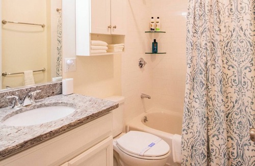 Harrison Lenox Apartment | 2 Bedroom Unit w/Elevator & In-Unit Laundry