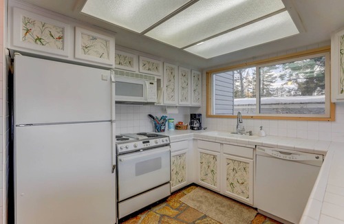 McCall House | 2 Lakefront Homes - Sleeps 16 - Dock - Beach - Walk to Dining & Park