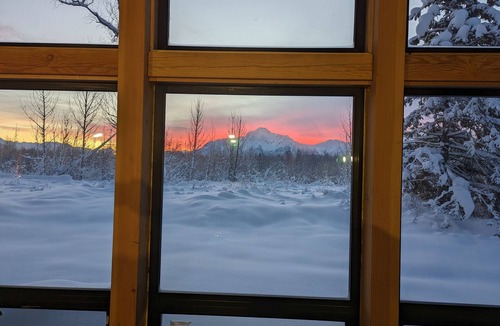 Gateway Ski Chalet | 2 Master Suites-The Mountain View Chalet @ Abby's Place