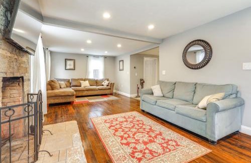 Foxboro House | 2 Mi to Gillette Stadium: Foxborough Retreat!