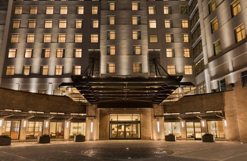 Berkeley Heights Hotel | 2 Spacious Units w/Indoor Pool, Onsite Dining & Bar, Free Breakfast & Parking!