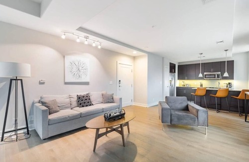 Downtown Baltimore Apartment | 2B/2BA Inner Harbor · Downtown Baltimore