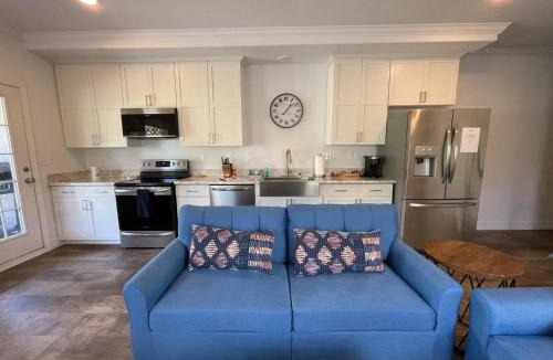 Hermosa House | 2Bed2Bath with Creek and Open Spaces