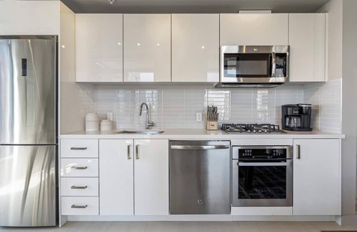 Connaught Condo | 2BR 2BA Rustic Japandi Inspired Design Theme - 6 Guests & POOL!