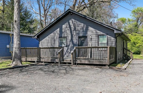 Clarkdale Apartment | 2BR Duplex Peaceful Stay 25 Mins to Atlanta