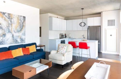 Downtown Chicago Apartment | 2BR Modern Apartment With Balcony & Fast Wi-Fi