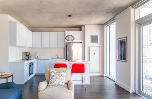 Downtown Chicago Apartment | 2BR Modern Apartment With Balcony & Fast Wi-Fi