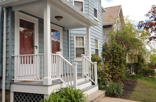 Arlington Apartment | 2BR Suite - Bright - Modern - Central AC - Parking