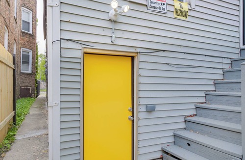 Woodlawn Apartment | 2MI to Obama Center - Pet-Friendly near UOC!