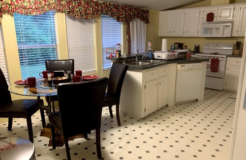 Douglas House | 3 bedroom/2 bathroom , cozy place with game room.