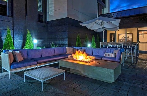 Music Row Hotel | 3-Star Hotel ∙ Courtyard by Marriott Nashville Vanderbilt West End