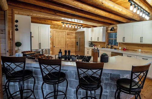 Eufaula Cabin | 3-Tier Deck + Putting Green + Steam Sauna Private Lake Eufaula Escape