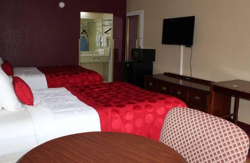 Perry House | 3 x Non-smoking Two Doubles 1st Floor Room at FairBridge Inn Express Perry