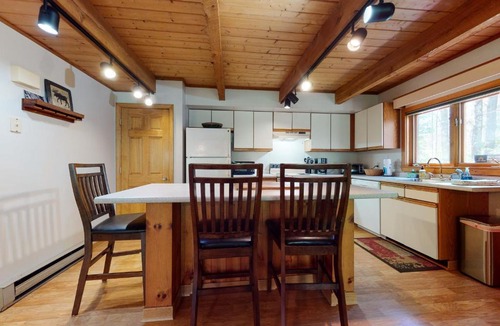 Intervale House | 31 Fox Run