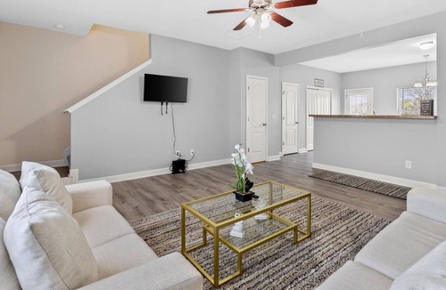 Murfreesboro House | 3BD2.5 BTH Just 8 minutes from TheAvenueMurfreesboro!