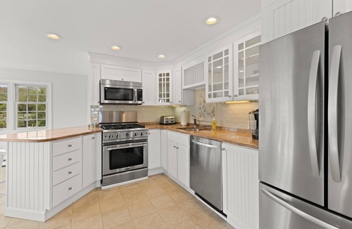 East Sandwich House | 3BR OceanView CapeCod Beach Access & Fire Pit