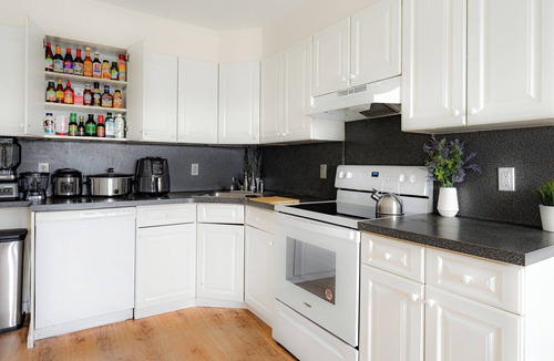 White Plains Apartment | 3BR Prime Luxury NY - Free Parking